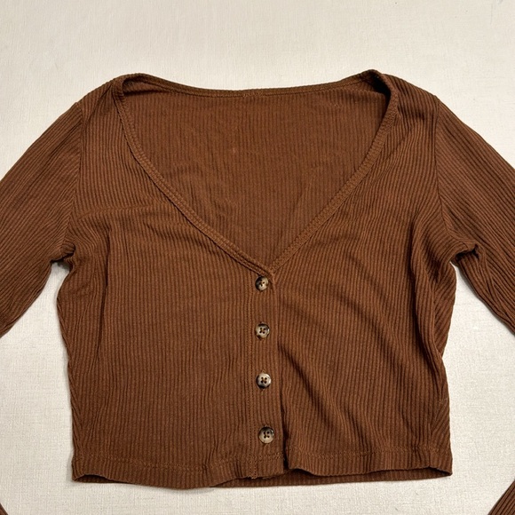 Alo Ribbed Cropped Whisper Cardigan Cinnamon Brown - Picture 3 of 5